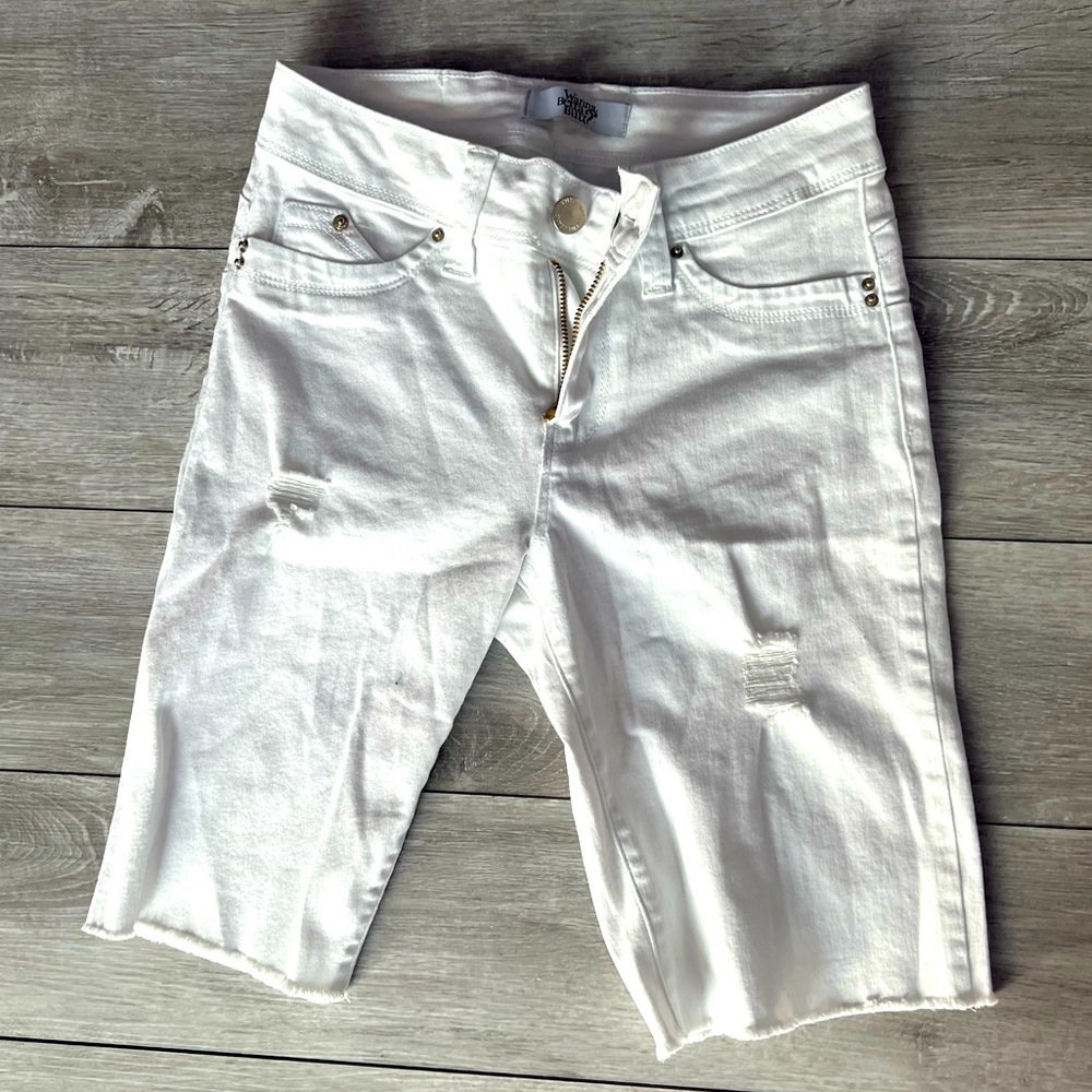 Wanna betta butt white denim (A)